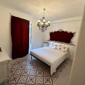 Elegante Stanza Rossa Mottino23 Bed & Breakfast